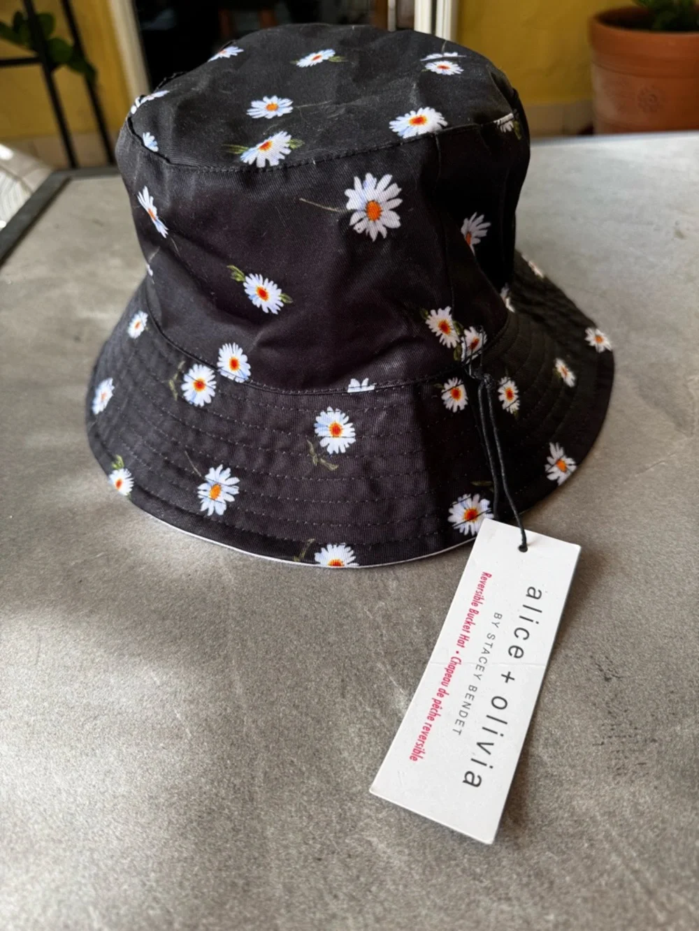 alice + olivia Black Daisy Print Bucket Hat - Picture 2 of 3